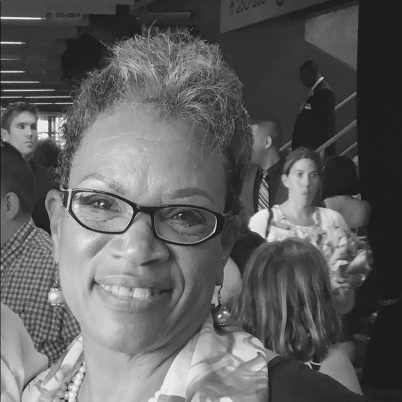 Meet your Posher, Margo - Picture 2 of 6